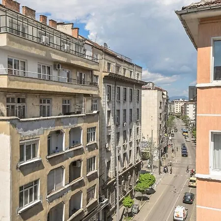 Designer Maisonette With Top Central Location