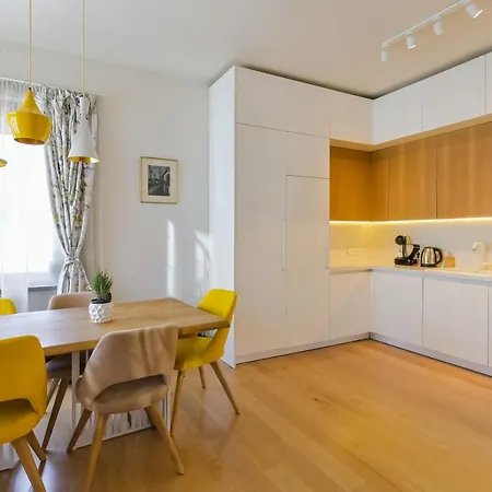 Designer Maisonette With Location By Flat Mаnager Apartment