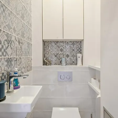 Designer Maisonette With Location By Flat Mаnager 아파트